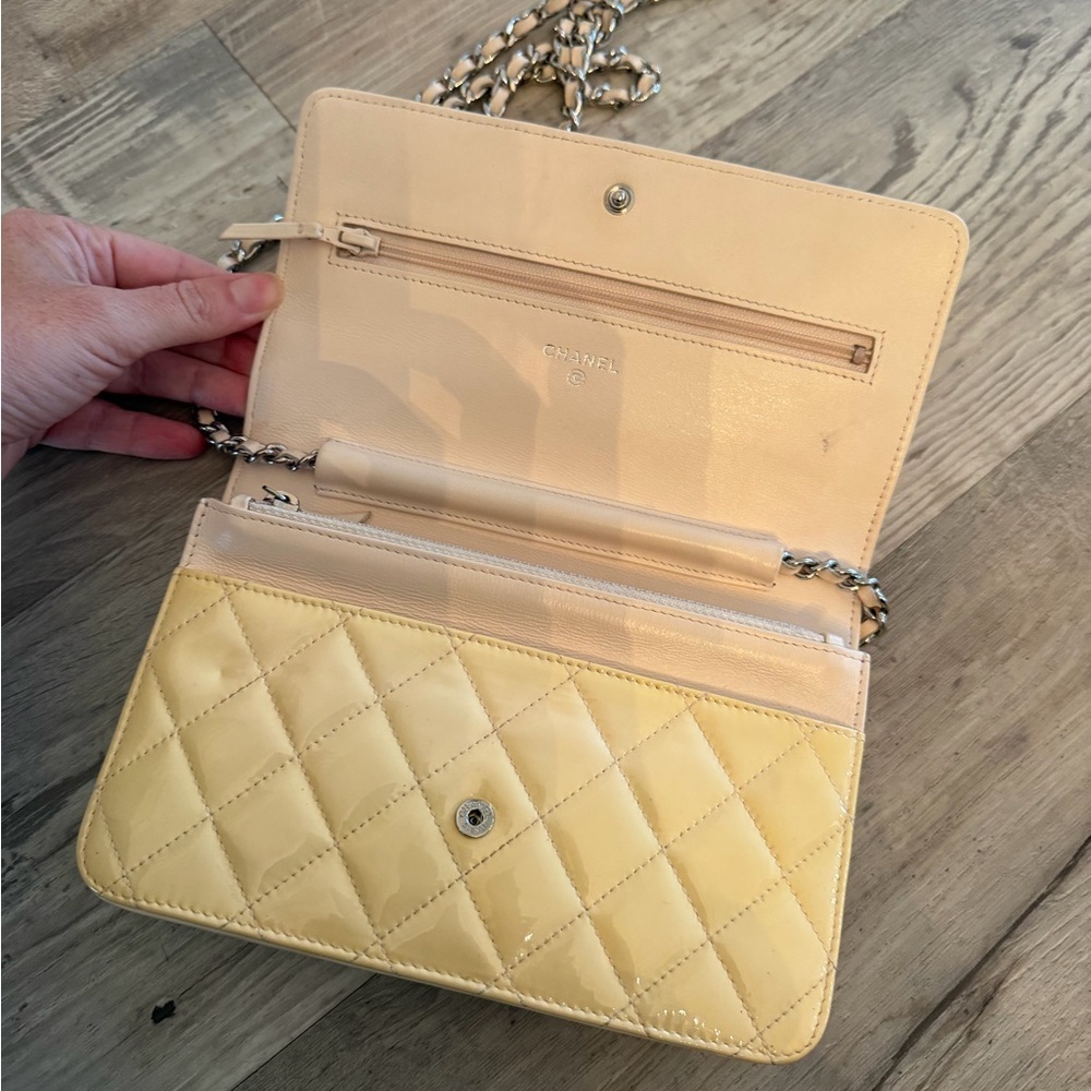 CHANEL Patent Leather WOC Crossbody Flap Bag Beige / Pink - Picture 10 of 16
